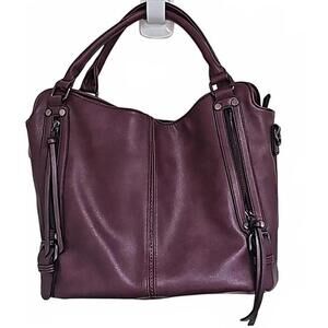 Realer handbag.  Excellent condition. No call outs